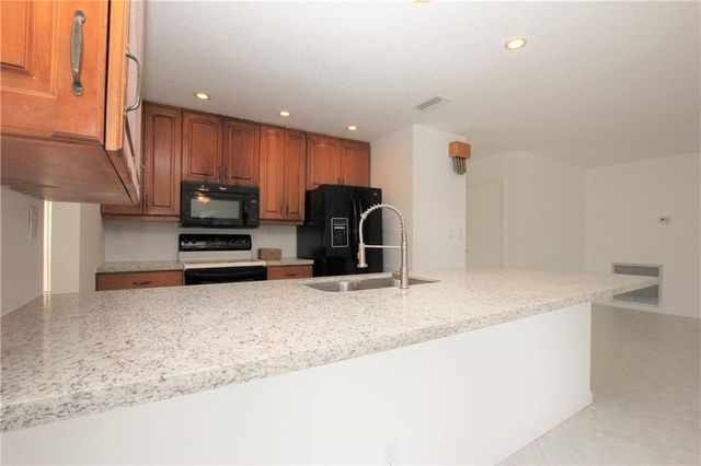 1122 NW 82nd Avenue, Coral Springs, FL 33071