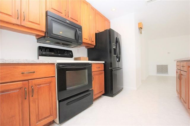 1122 NW 82nd Avenue, Coral Springs, FL 33071