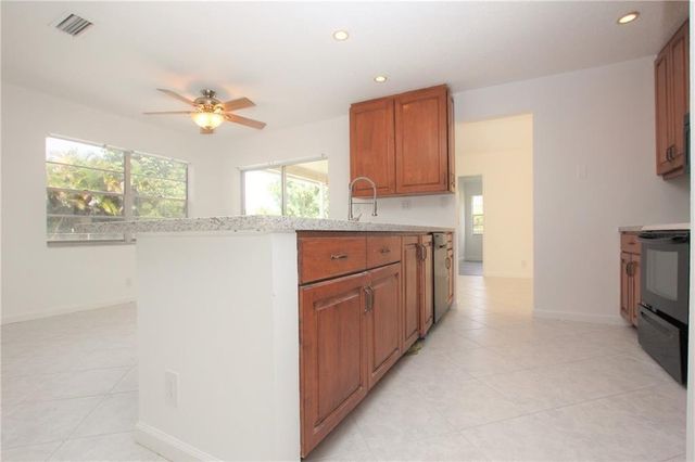 1122 NW 82nd Avenue, Coral Springs, FL 33071