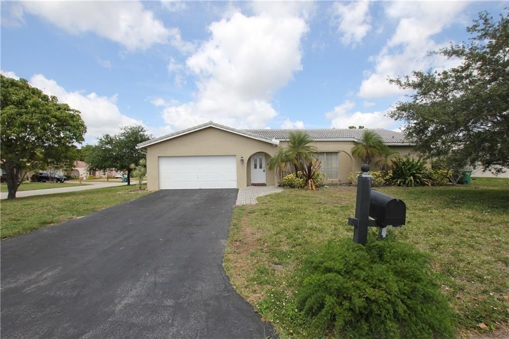 1122 NW 82nd Avenue, Coral Springs, FL 33071