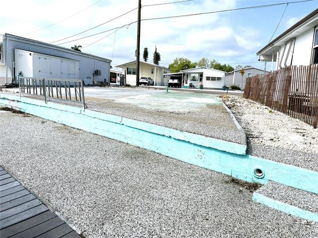 6905 W BAYOU LANE, Bradenton, FL 34207