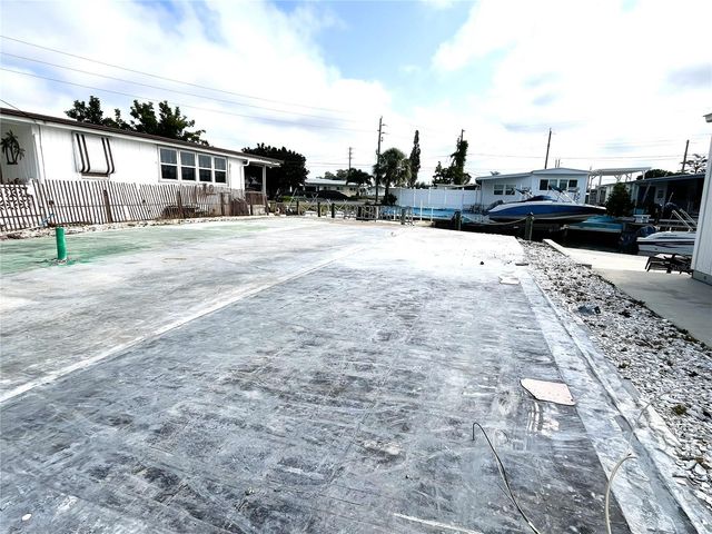 6905 W BAYOU LANE, Bradenton, FL 34207