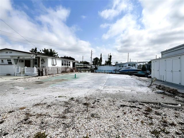 6905 W BAYOU LANE, Bradenton, FL 34207