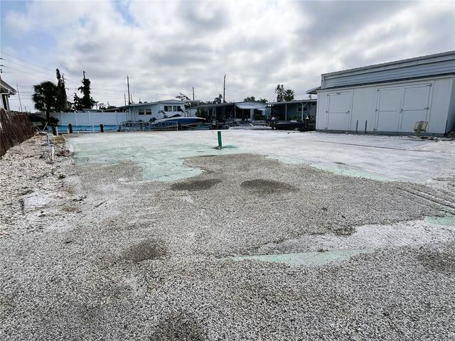 6905 W BAYOU LANE, Bradenton, FL 34207