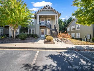 1705 Deermouse Way, Hendersonville, NC 28792