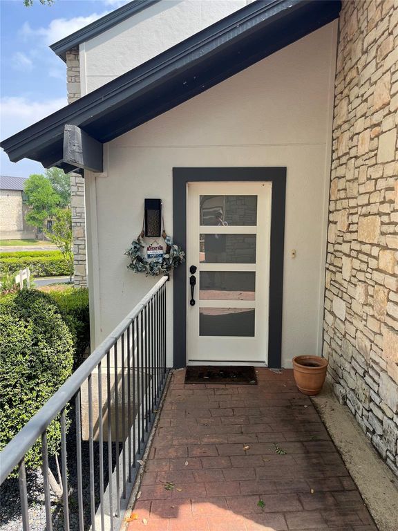 103 Island DR 8, Horseshoe Bay, TX 78657