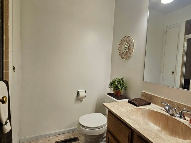 230 Windsor Lane A, Willowbrook, IL 60527