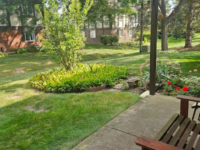 230 Windsor Lane A, Willowbrook, IL 60527