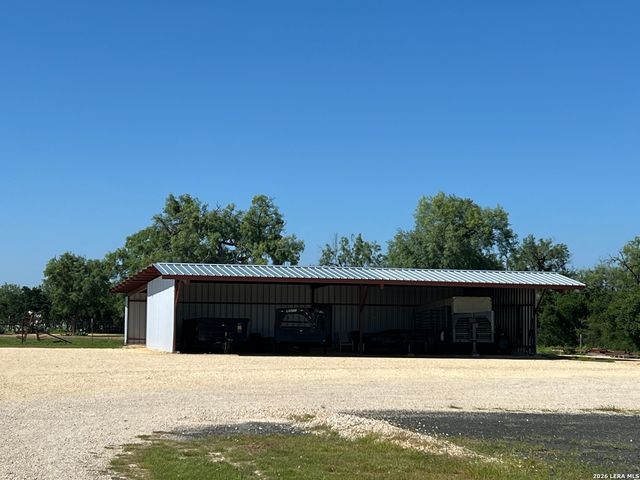 6624 W FM 2200, Moore, TX 78057