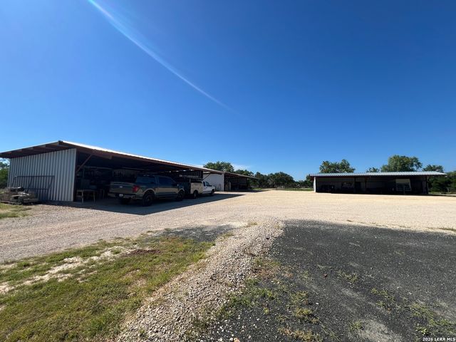 6624 W FM 2200, Moore, TX 78057
