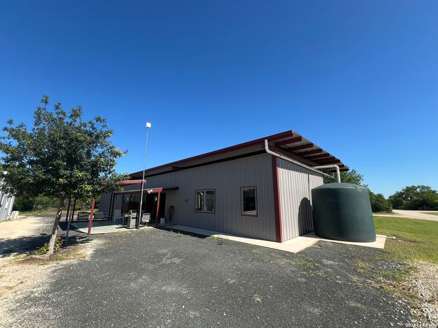 6624 W FM 2200, Moore, TX 78057