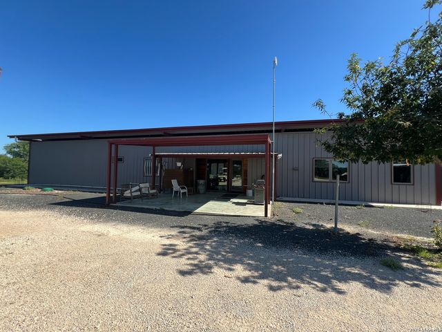 6624 W FM 2200, Moore, TX 78057