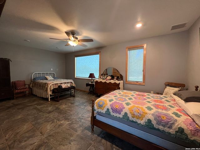 6624 W FM 2200, Moore, TX 78057
