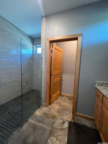 6624 W FM 2200, Moore, TX 78057