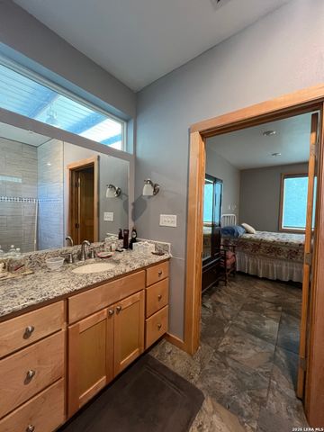 6624 W FM 2200, Moore, TX 78057