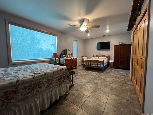 6624 W FM 2200, Moore, TX 78057