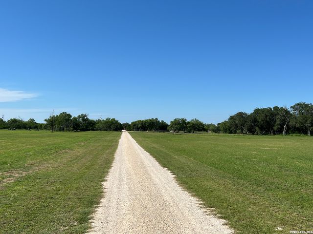 6624 W FM 2200, Moore, TX 78057