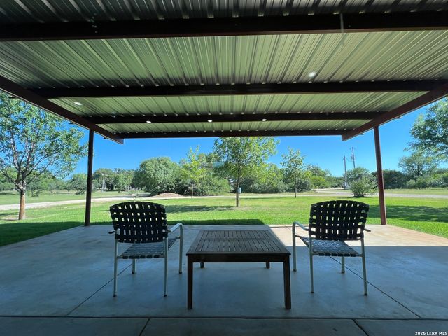 6624 W FM 2200, Moore, TX 78057