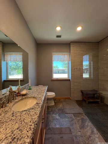 6624 W FM 2200, Moore, TX 78057