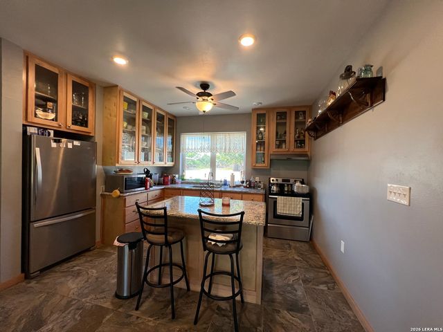 6624 W FM 2200, Moore, TX 78057