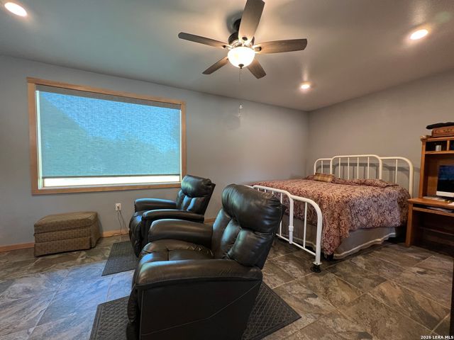 6624 W FM 2200, Moore, TX 78057