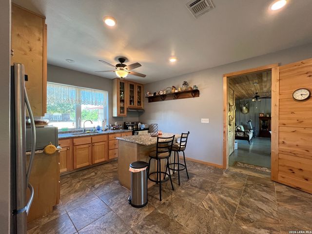 6624 W FM 2200, Moore, TX 78057