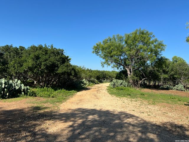 6624 W FM 2200, Moore, TX 78057