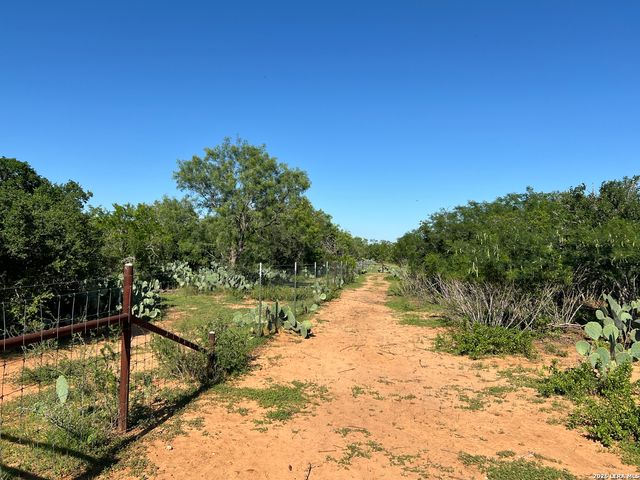 6624 W FM 2200, Moore, TX 78057
