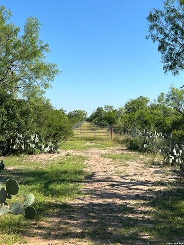 6624 W FM 2200, Moore, TX 78057