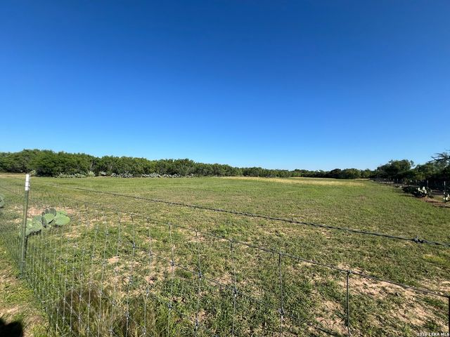 6624 W FM 2200, Moore, TX 78057