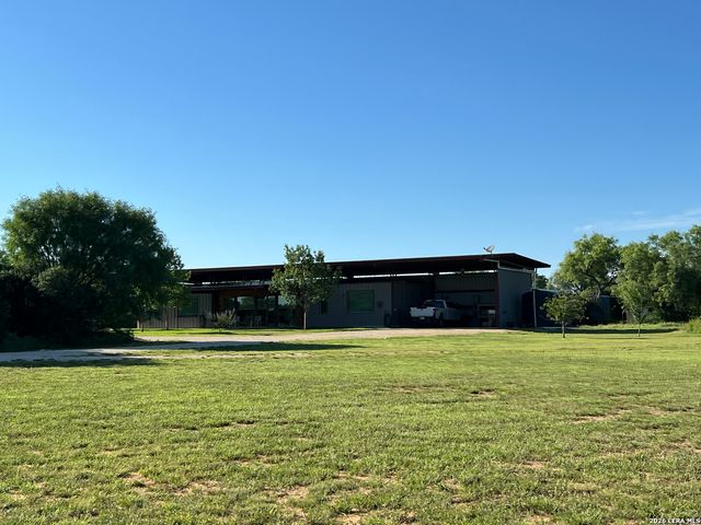 6624 W FM 2200, Moore, TX 78057