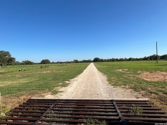 6624 W FM 2200, Moore, TX 78057