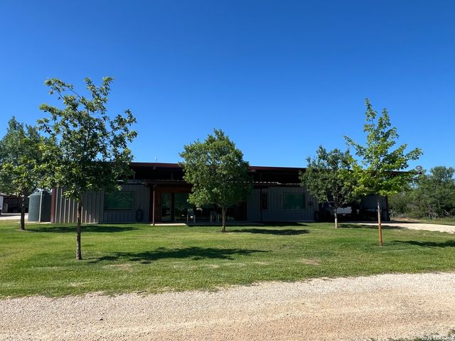 6624 W FM 2200, Moore, TX 78057