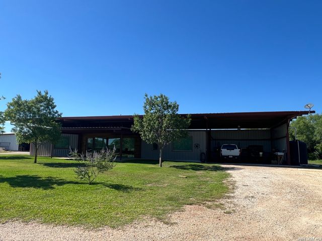6624 W FM 2200, Moore, TX 78057