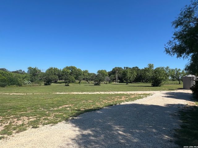 6624 W FM 2200, Moore, TX 78057
