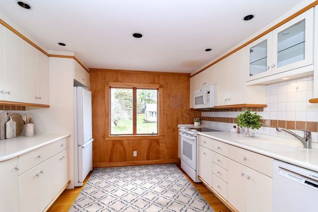 33 York Way, Westwood, MA 02090