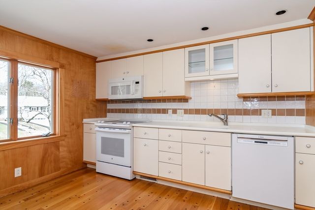 33 York Way, Westwood, MA 02090