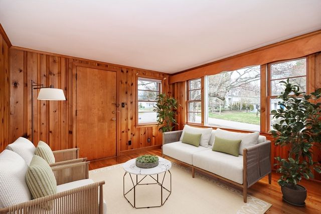 33 York Way, Westwood, MA 02090