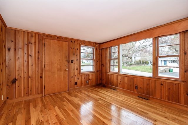 33 York Way, Westwood, MA 02090