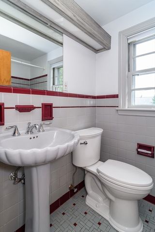 33 York Way, Westwood, MA 02090