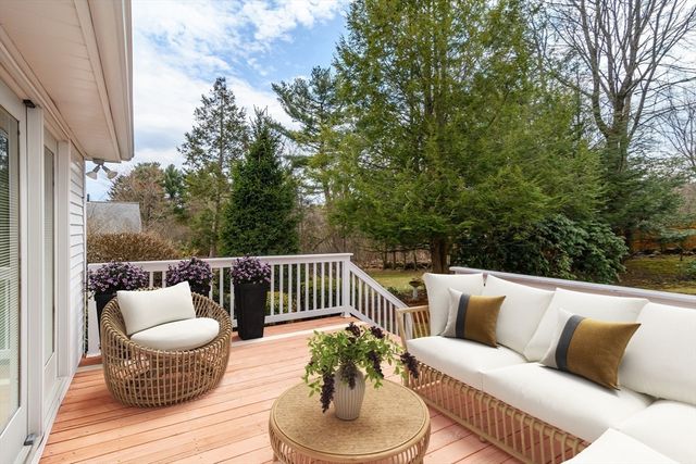 33 York Way, Westwood, MA 02090