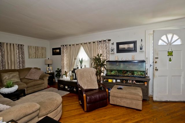 320 Oakland St, Springfield, MA 01108