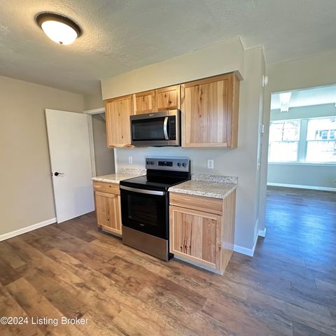 744 Brian Ct, Radcliff, KY 40160