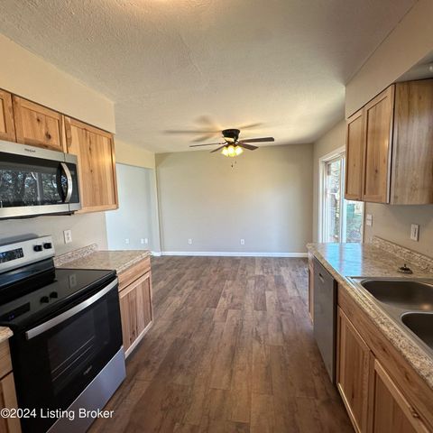 744 Brian Ct, Radcliff, KY 40160