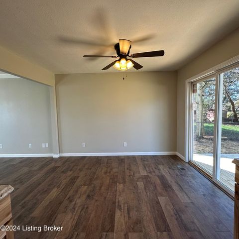 744 Brian Ct, Radcliff, KY 40160