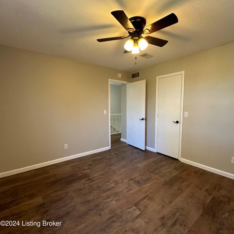 744 Brian Ct, Radcliff, KY 40160