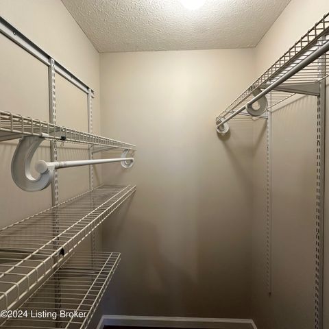 744 Brian Ct, Radcliff, KY 40160