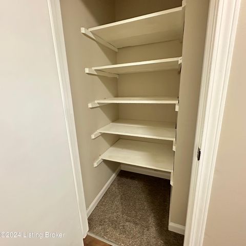 744 Brian Ct, Radcliff, KY 40160