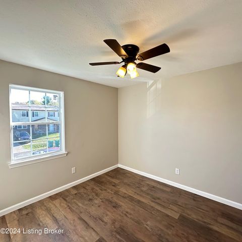 744 Brian Ct, Radcliff, KY 40160