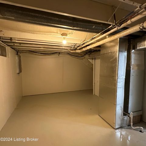 744 Brian Ct, Radcliff, KY 40160